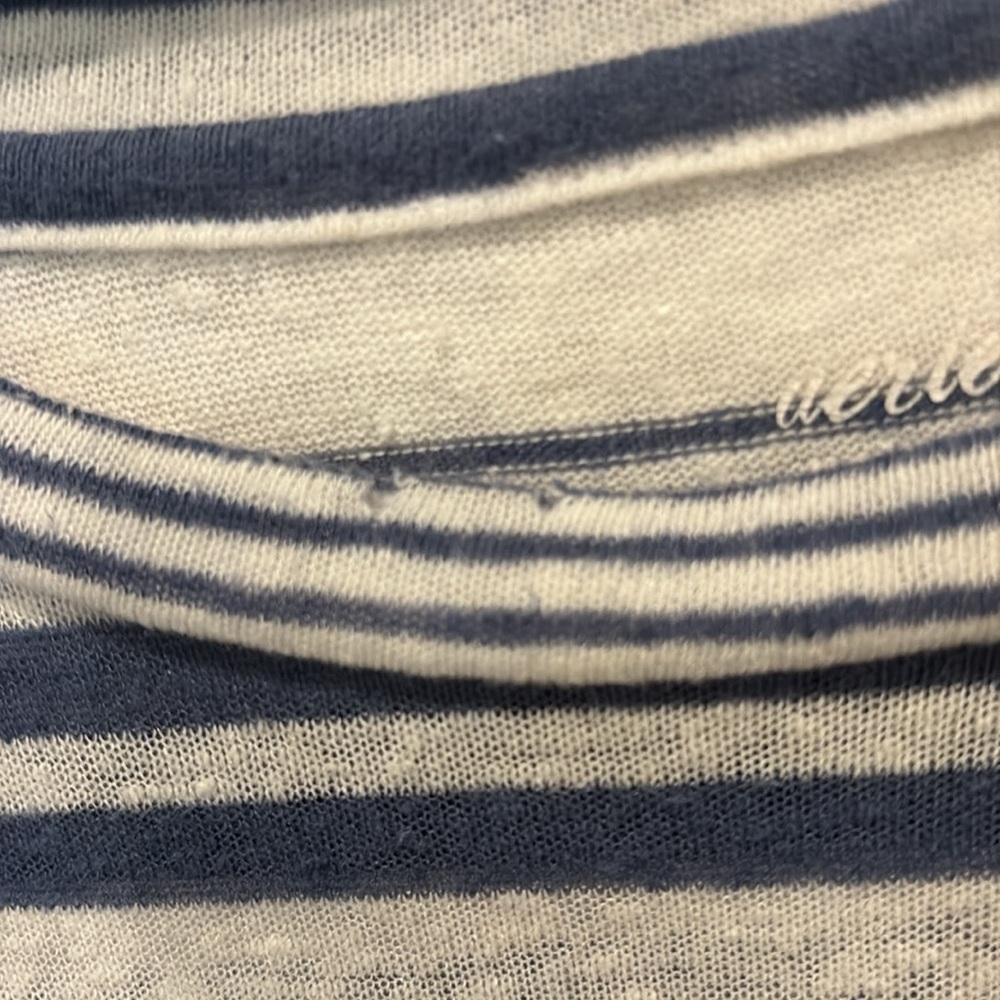 Aerie - short sleeve crew neck t-shirt - size XS. White with baby blue stripes - Picture 6 of 11